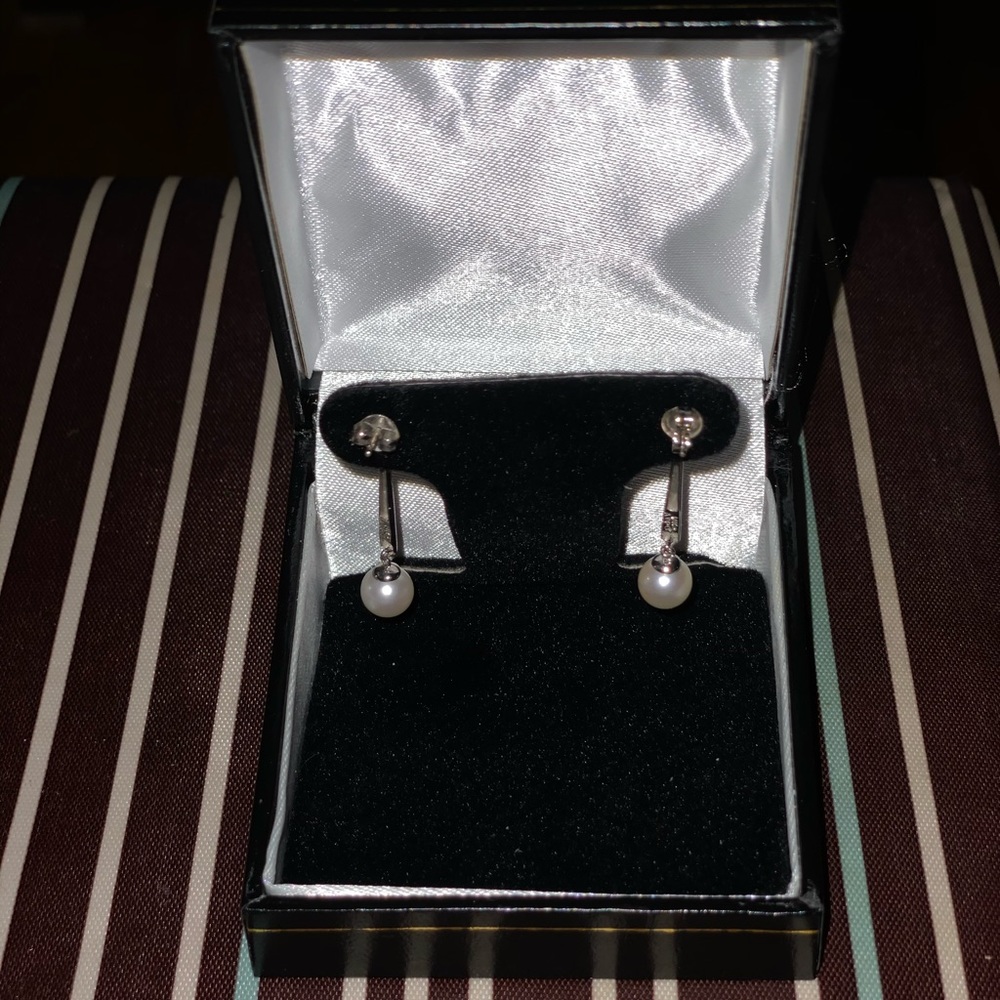 14 K white gold dangle pearl earrings - Picture 6 of 6